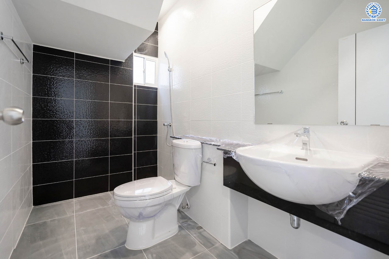 บ้านมือสองตกแต่งใหม่ โครงการ ลลิลอินเดอะพาร์ค บางใหญ่ บ้านแฝดฟังก์ชันบ้านเดี่ยว เนื้อที่ 39.9 ตร.ว. ฟังก์ชัน 3 ห้องนอน 2 ห้องน้ำ 1 ที่จอดรถ บนทำเลเดินทางสะดวก ใกล้เซ็นทรัลเวสต์เกต ทางด่วน "กาญจนาภิเษก และรถไฟฟ้าสายสีม่วง "สถานีตลาดบางใหญ่"